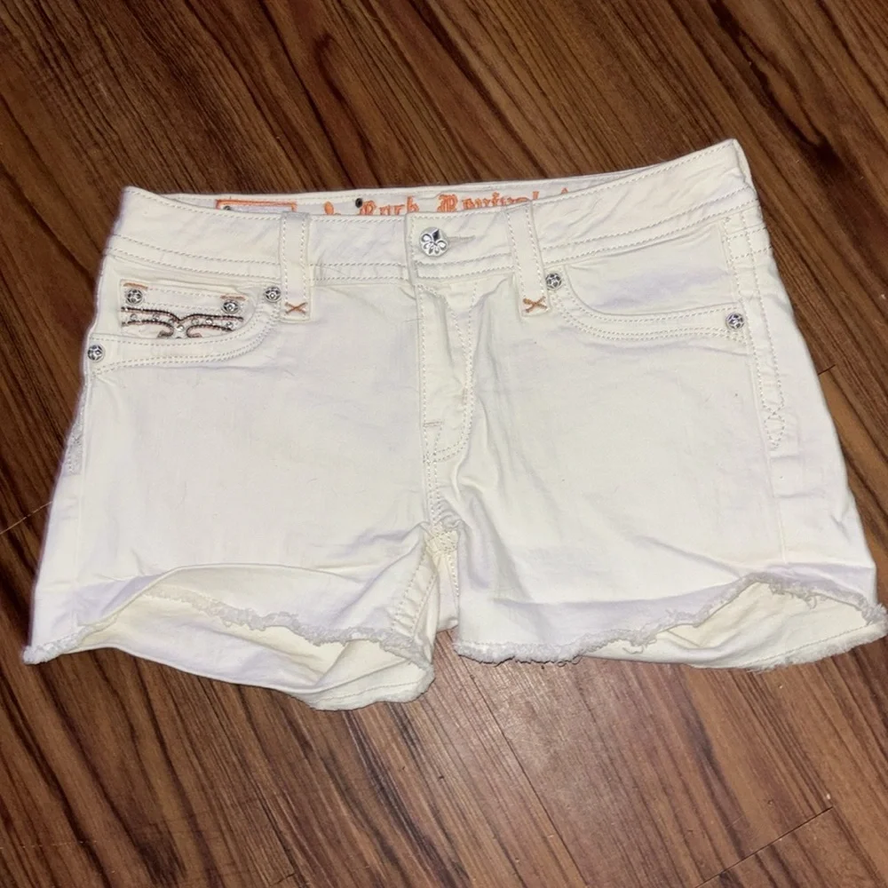 Rock Revival White Denim Shorts with Embellished Back Pockets - Picture 2 of 2